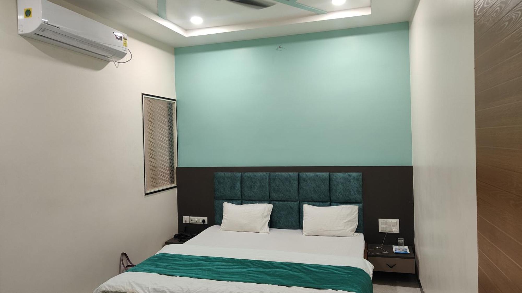 Yashomati Hotel Maheshwar Luaran gambar