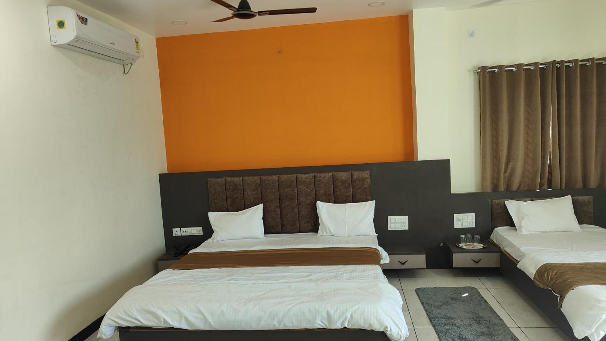 Yashomati Hotel Maheshwar Luaran gambar