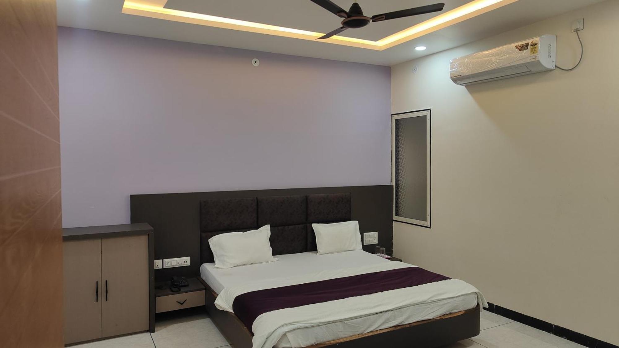 Yashomati Hotel Maheshwar Luaran gambar